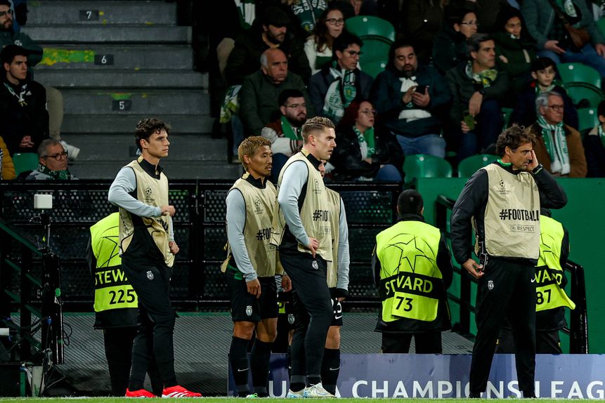 Viktor Gyokeres, Morita e Eduardo Quaresma no jogo da UEFA Champions League 2024 25  entre o Sporting CP  e o Borussia Dortmund  em Alvalade, em 1 de fevereiro de 2025 (Foto: Valter Gouveia/IMAGO)