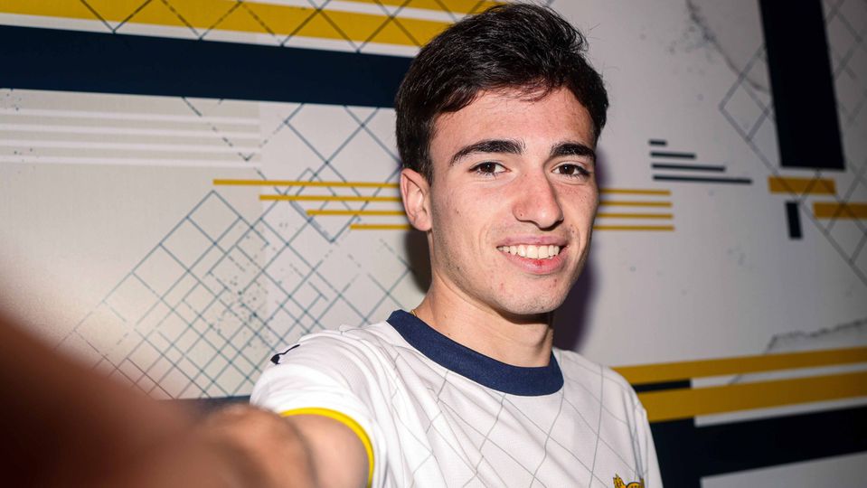 Rodrigo Ribeiro tem sido um dos destaques da formação do Famalicão e passa a ter contrato até 2028