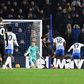 Yankuba Minteh aproveitou a confusão na área para aumentar a vantagem para o Brighton