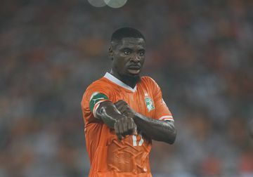 Lateral-direito campeão africano proposto ao Benfica 