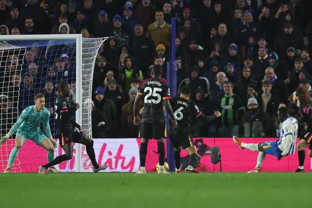 Yankuba Minteh festeja bis