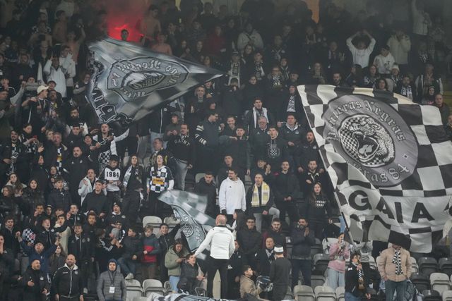 Adeptos no Estádio do Bessa