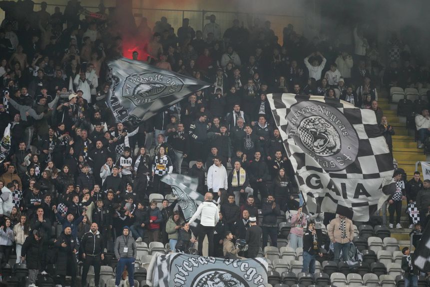 Adeptos no Estádio do Bessa