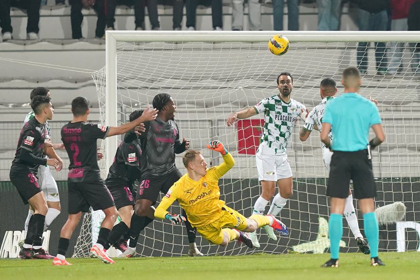 Alterações na baliza e no quarteto defensivo não têm causado mossa no conjunto orientado por Carlos Carvalhal, que vive o melhor período da época no que concerne aos jogos do campeonato