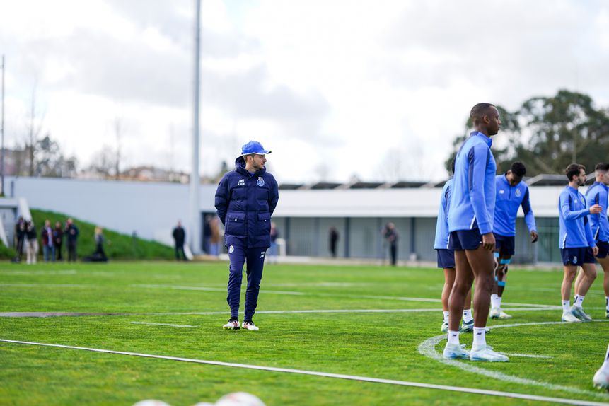 Martín Anselmi procura devolver o FC Porto aos triunfos no jogo com o Farense