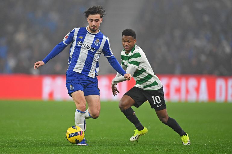 Martim Fernandes em ação no clássico