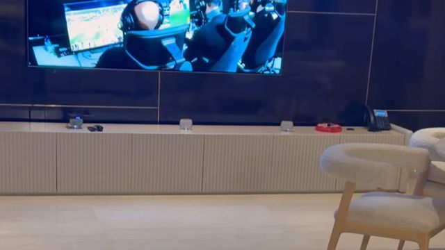 Georgina mostra como se acompanha Cristiano Ronaldo e o filho ao mesmo tempo