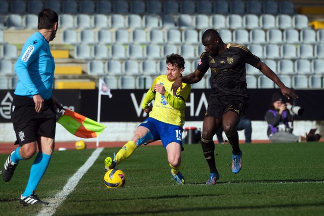 Duelo entre gansos e lobos está bastante interessante e já leva cinco golos - Foto: Carlos Barroso/LUSA