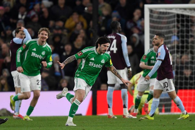 Newcastle consegue reviravolta e elimina Aston Villa na Taça de Inglaterra