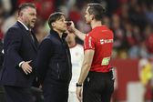 Matías Almeyda, treinador do Sevilha, a discutir com o árbitro que o expulsou (IMAGO)