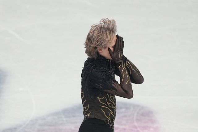 Ilia Malinin tinha noite promissora pela frente, mas acabou com uma exibição para esquecer