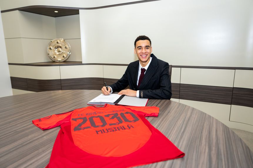 Jamal Musiala até 2030 no Bayern - Foto: Bayern