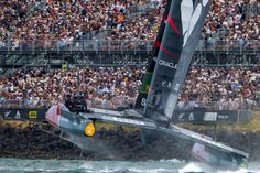 Imagens impressionantes do choque brutal entre dois veleiros no GP da Nova Zelândia