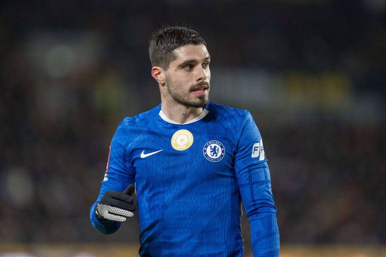 Pedro Neto fez um hat trick pelo Chelsea em casa do Hull City