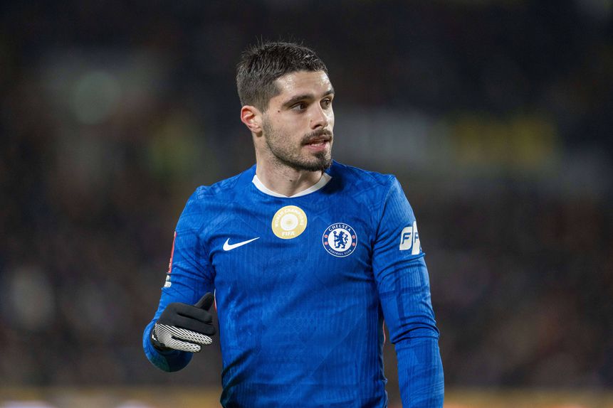 Pedro Neto fez um hat trick pelo Chelsea em casa do Hull City