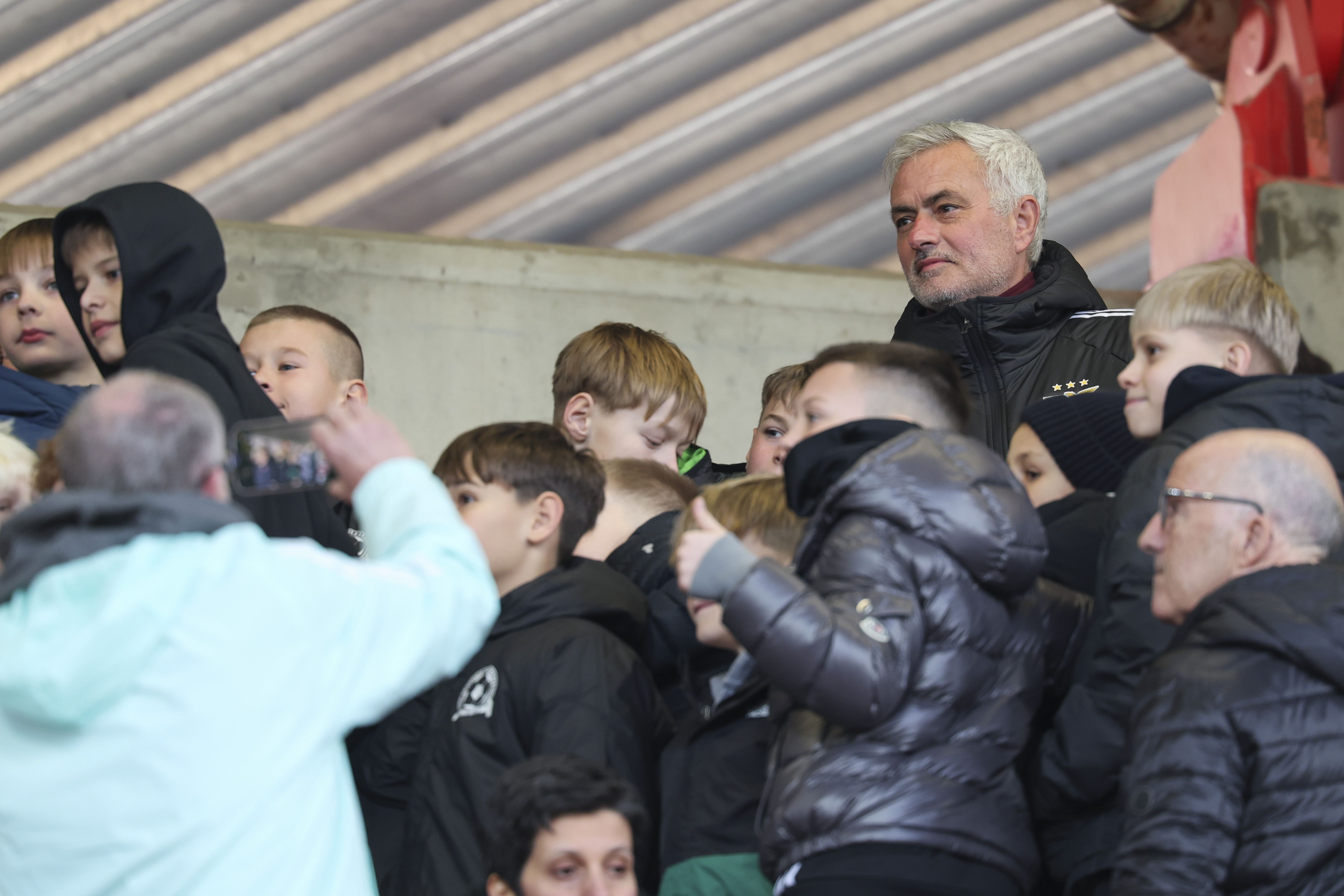 José Mourinho no jogo da equipa B com o Felgueiras (foto: Sl Benfica)