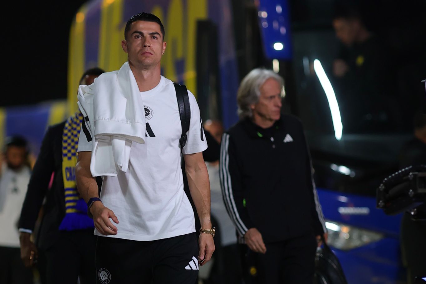 Cristiano Ronaldo na chegada ao estádio do Al Fateh - Foto: Al Nassr