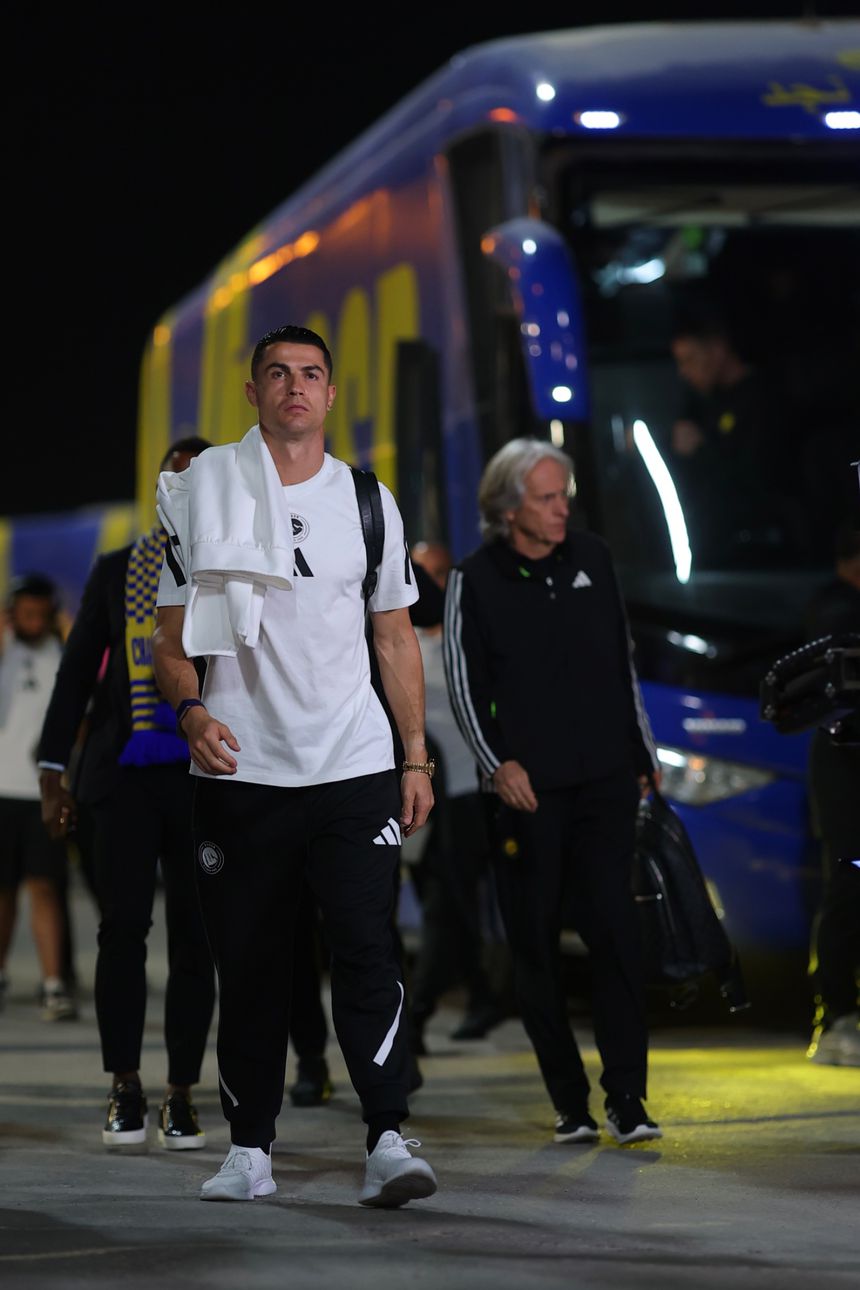 Cristiano Ronaldo na chegada ao estádio do Al Fateh - Foto: Al Nassr