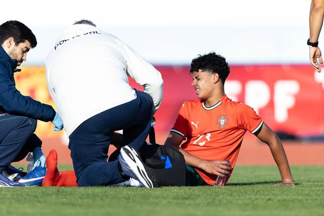 Cristianinho foi assistido à meia hora de jogo - Foto: IMAGO