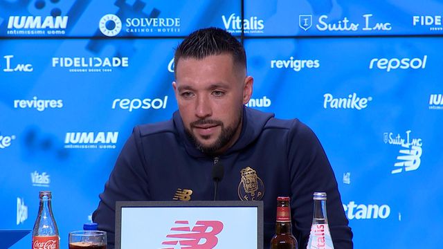 Farioli explica como protege o plantel do FC Porto do «ruído»