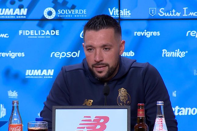 Farioli explica como protege o plantel do FC Porto do «ruído»