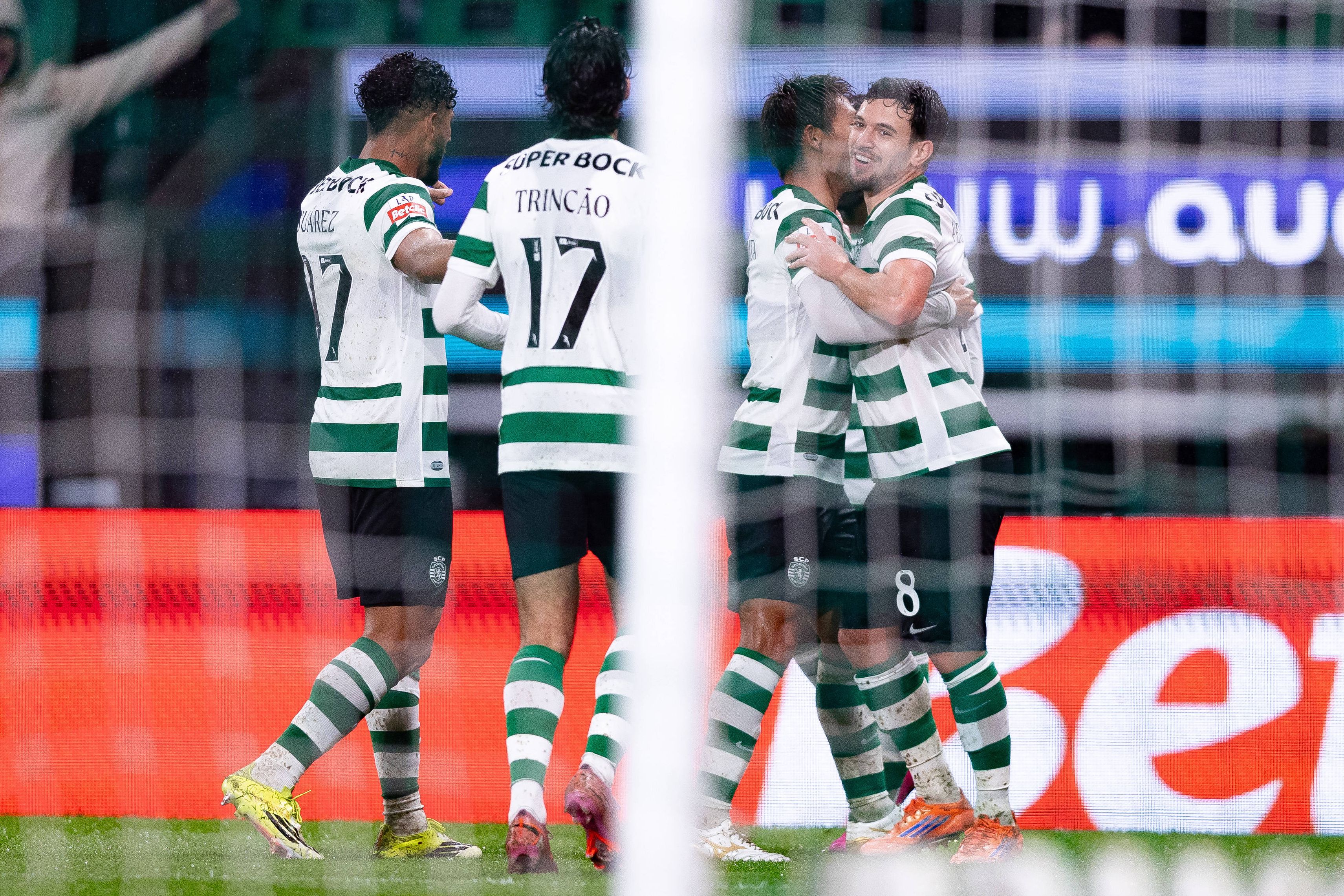 Pedro Gonçalves com o fato de... goleador na partida desta noite em Alvalade - Foto: IMAGO