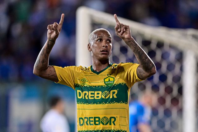 Deyverson escolhe favorito entre Abel Ferreira e António Oliveira