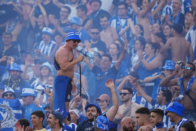 Família Madureira demite-se dos Super Dragões