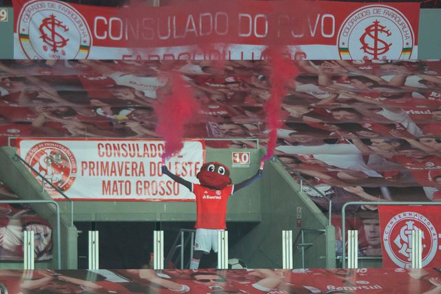 Mascote do Internacional acusado de duplo assédio sexual