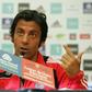 Quique Flores durante uma conferência de imprensa no Estádio da Luz, decorria a temporada 2008/2009