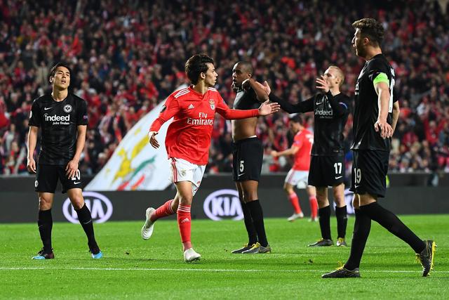 João Félix festeja golo frente ao Eintracht Frankfurt