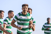 Pedro Martelo festeja golo com a camisola do Leça
