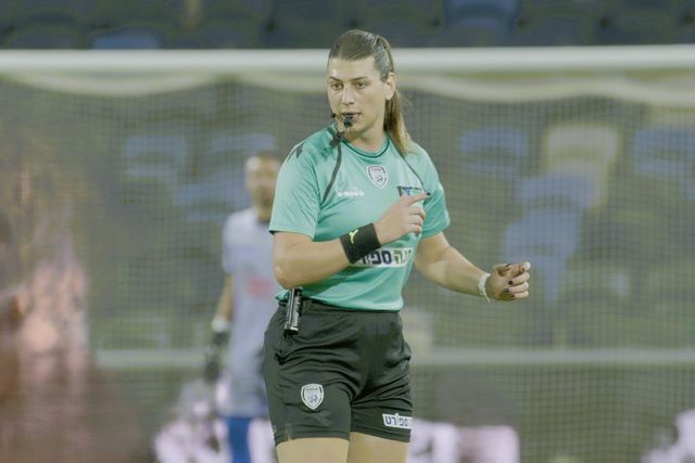 Israelita vai ser a primeira árbitra transgénero num jogo internacional 