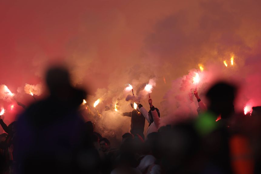 Clássico entre Benfica e FC Porto foi interrompido devido à pirotecnia - Foto: IMAGO