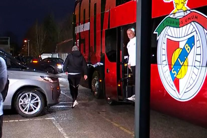 José Mourinho assistiu ao jogo com o Arouca no autocarro — Imagem Sport TV