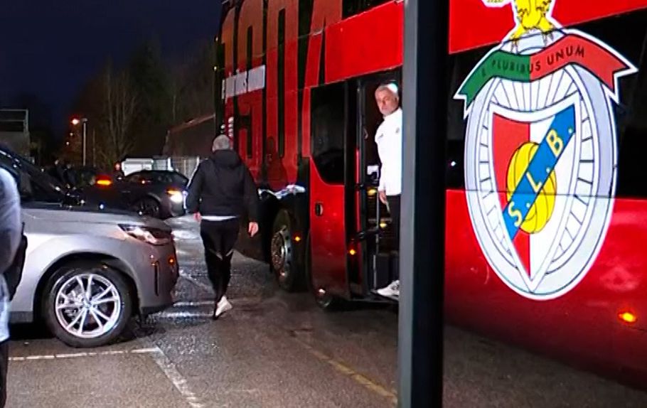 José Mourinho assistiu ao jogo com o Arouca no autocarro — Imagem Sport TV