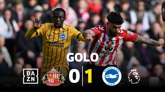 É de levar as mãos à cabeça: Minteh marca para o Brighton de ângulo impossível