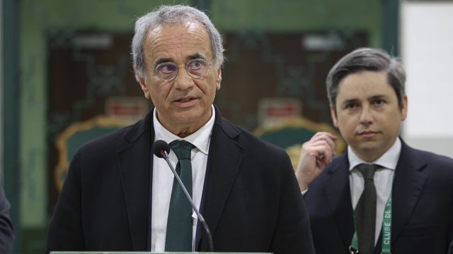 João Palma, presidente da MAG do Sporting, anuncia os resultados das eleições (foto: António Cotrim/Lusa)