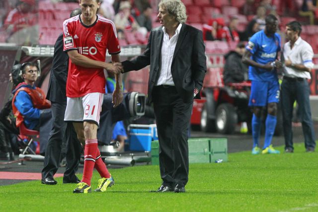 Matic com Jorge Jesus no Benfica, em 2013 Foto: Sérgio Miguel Santos)