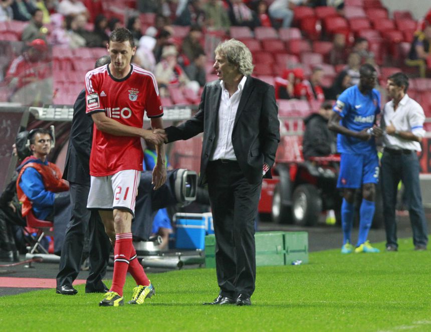 Matic com Jorge Jesus no Benfica, em 2013 Foto: Sérgio Miguel Santos)
