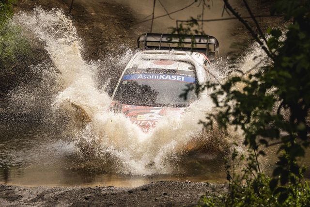 Rali Safari: mesmo com três Toyota fora, sobra um na liderança...