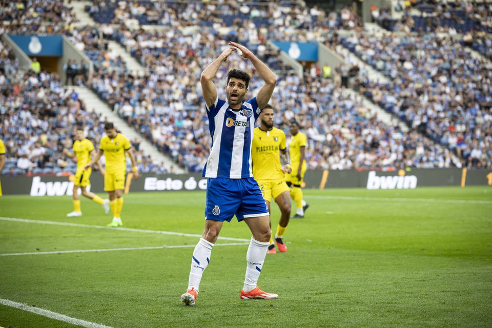 FC Porto aponta à arbitragem: «Penálti claro sobre Taremi»