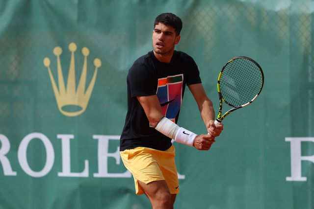 VÍDEO: doze dias depois, Carlos Alcaraz regressa aos treinos