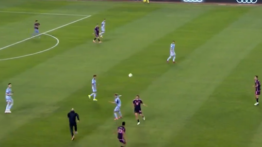 VÍDEO: guarda-costas de Messi volta a entrar em ação