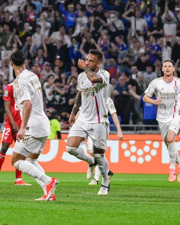 Ligue 1: jogo de loucos termina com vitória do Lyon… aos 90+15’