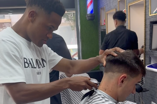 Catamo: também é herói na barbearia