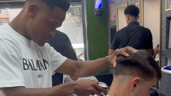 Catamo: também é herói na barbearia