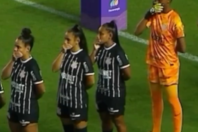 VÍDEO: jogadoras protestam regresso de treinador após acusações de assédio