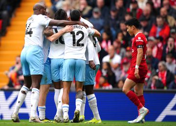 Premier League: Liverpool perde em casa e atrasa-se na corrida ao título