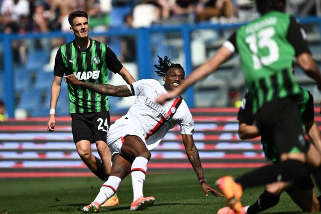 Rafael Leão ajuda Milan a salvar o empate frente ao Sassuolo